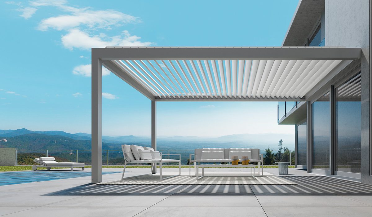 SAXUN bioklimatska pergola na sodobni terasi